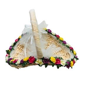 10/$25🦋 Vintage Handmade Flower Girl Decorative Basket